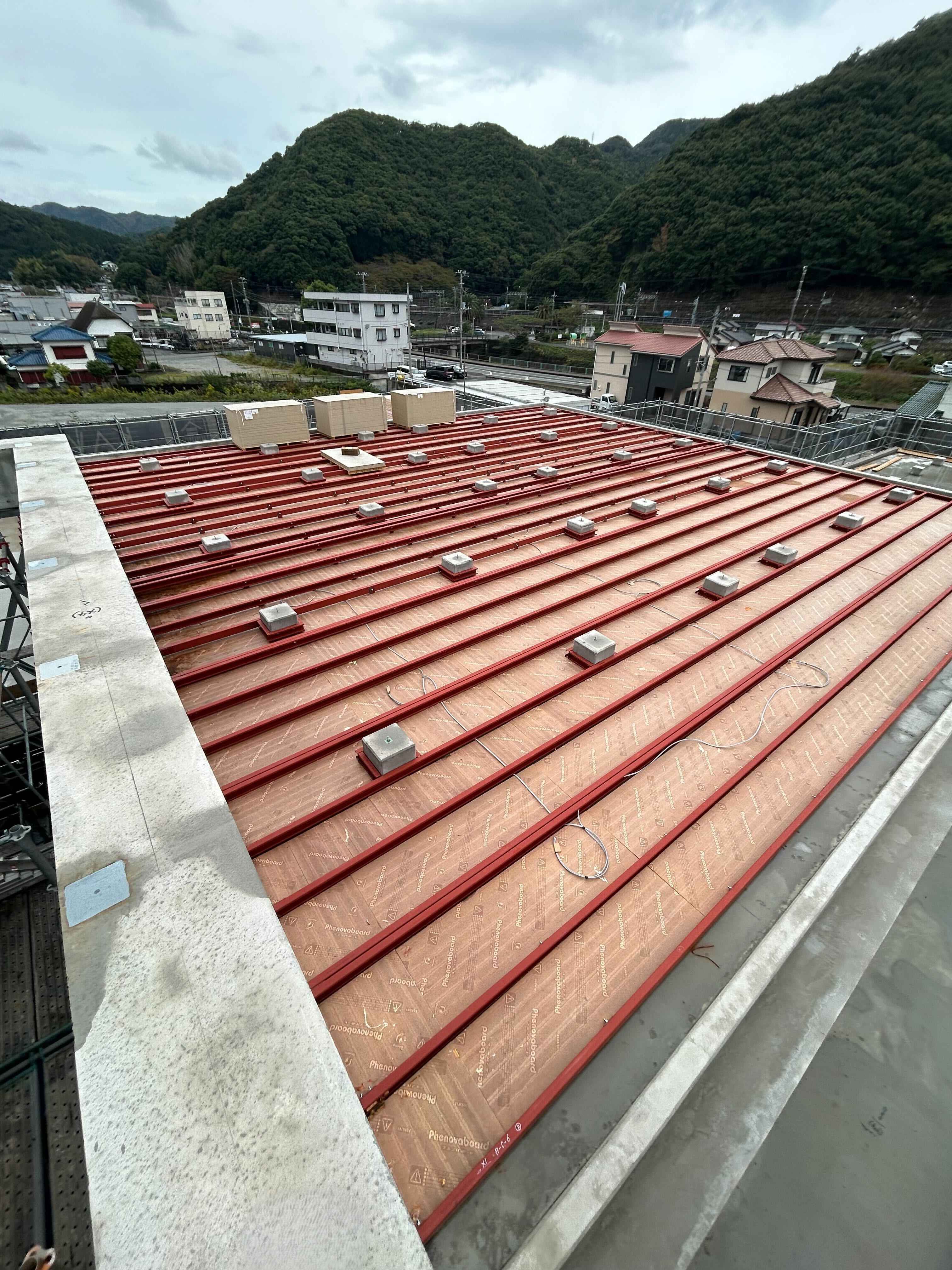 2025/10　下田市　新築棟屋根下地　12t